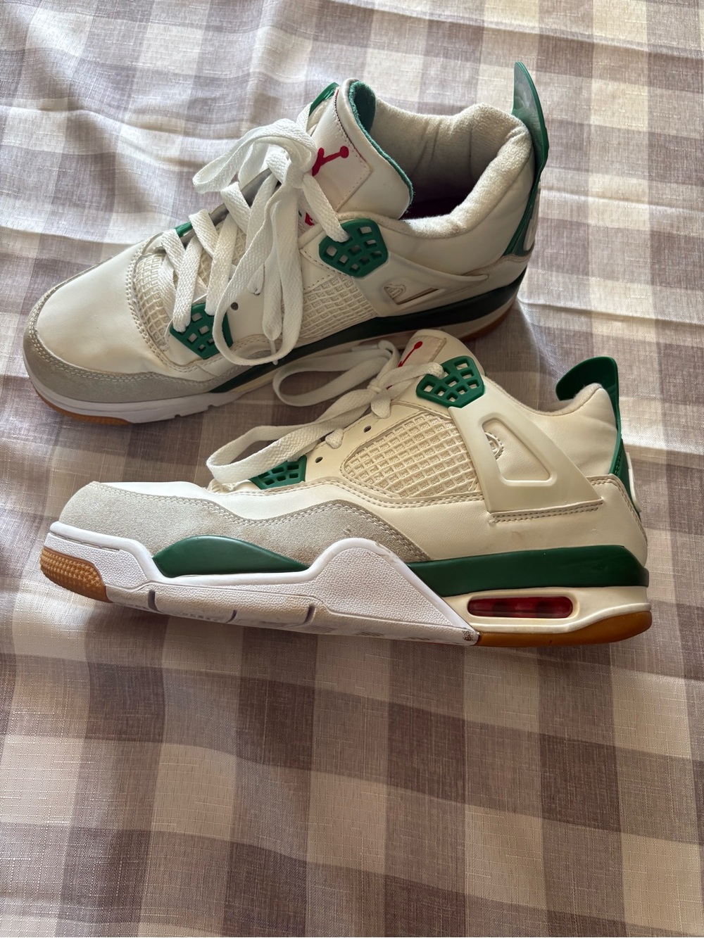 Nike SB x Air Jordan 4 Retro "Pine Green" sneakers.